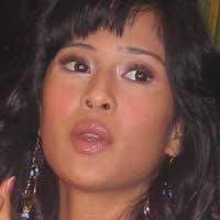 Dian Sastro Salat Tarawih Bareng Pacar