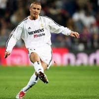 Gaya Menendang Beckham Cederai Punggungnya