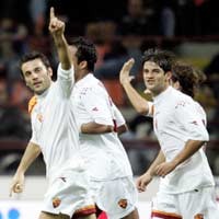 Roma Tundukkan Inter 3-2
