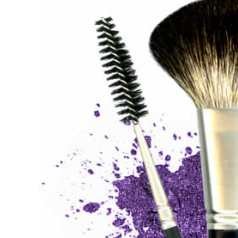 Mencuci Kuas Make-up