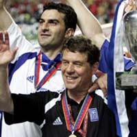 Yunani Perpanjang Kontrak Rehhagel 