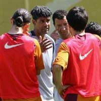 Rijkaard: Jaga Sikap!