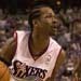 Iverson Pimpin Sixers Jinakkan Raptors