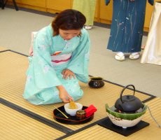 Kedamaian dalam Semangkuk Teh