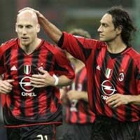 Milan Cari Pemain Belakang