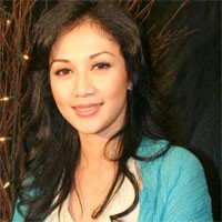 Dina Lorenza Lepas Status Janda?