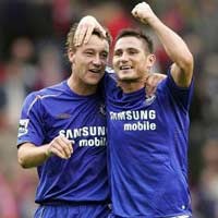 Chelsea Menang, Arsenal Tumbang