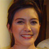 Rieke Diah Pitaloka Berbagi Suami