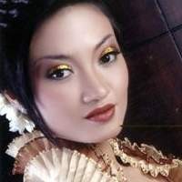 Ikut Miss World, Lindi Rajin Chatting