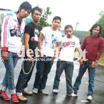 Ungu Pecinta Cinta Segitiga