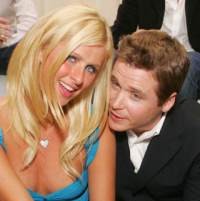 Minuman Rp 1 Miliar untuk Nicky Hilton