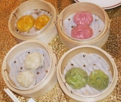 Menyajikan dan Menikmati Siu Lung Bao