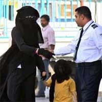 Jacko Kepergok Pakai Baju Perempuan!