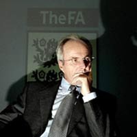 Pelatih Inggris Harus Berbahasa Inggris