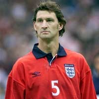 Demi Istri, Tony Adams Tinggalkan Utrecht