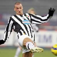 Meski Imbang, Juve Melenggang