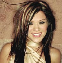 Kelly Clarkson Lupakan Jasa Idol?