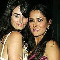 Salma Hayek-Penelope Cruz Pasangan Lesbian?