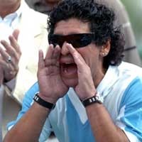 Maradona Alami Kecelakaan Mobil