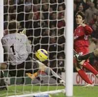 Gol Luis Garcia Tekuk Arsenal 