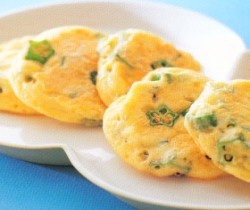 Menyajikan Camilan Goreng