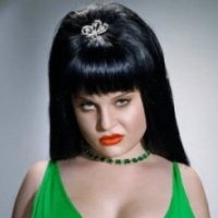 Kelly Osbourne Terancam Botak