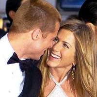 Jolie-Pitt Batal Nikah Karena Aniston