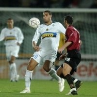 Adriano Dihukum Dua Pertandingan