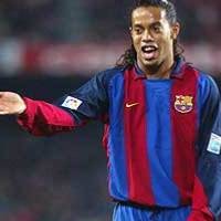 Ronaldinho Tak Tertarik Tinggalkan Barca