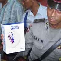 Hari yang Apes untuk Penyelundup Ponsel 