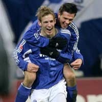 Hamburg & Schalke Turunkan Bremen