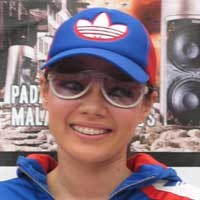 Hindari Wartawan, Dewi Sandra Selimutan