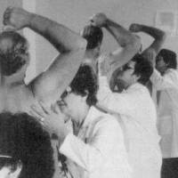 Mencium Penyebab Bau Badan