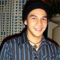 Pacar Main Film, Jonathan Frizzy Iri?