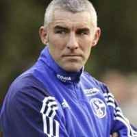 Schalke Perpanjang Kontrak Slomka