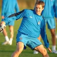 Owen Siap Tampil, Shearer Menunggu
