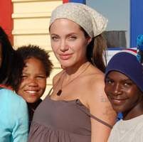 Angelina Jolie Bicara