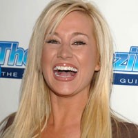 Dikomentari Kaya Robot, Kellie Pickler Lengser