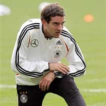 Metzelder Dibekap Cedera Betis 