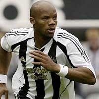 Klub Kurang Berprestasi, Boumsong Malah Senang 