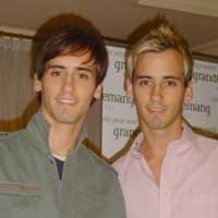 Dari The Moffats Lahir Same Same