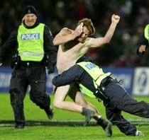 Penyusup Diawasi Ketat