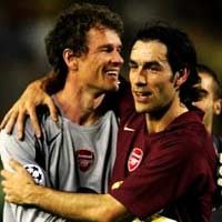 Arsenal: Menanggalkan Baju Keinggrisan