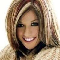 Kelly Clarkson Benci Lagunya Sendiri