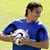 Totti Oke, Zambrotta Cedera