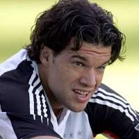 Ballack Diragukan Tampil Lawan Jepang