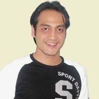 Ferry Irawan Tertawa Dikabarkan Cerai