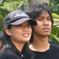 Eross-Leony Pacaran di Pengungsian