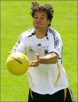 Ballack Belum Juga Pulih