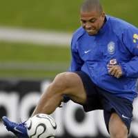 Parreira Tetap Bela Ronaldo 